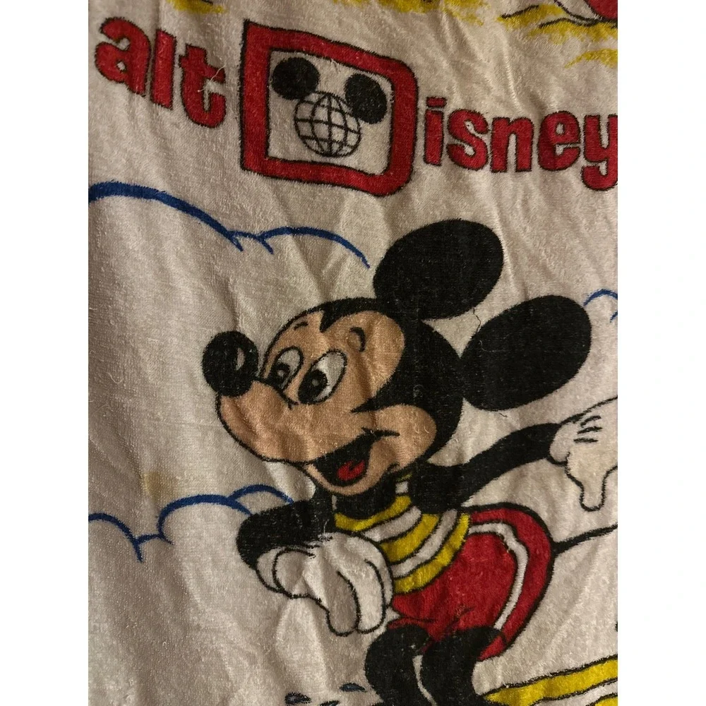 Vintage Walt Disney World Beach Towel Mickey Mouse Surfing Minnie Pluto Goofy